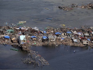 Жертвите на тайфуна Хайян достигнаха 5200 души