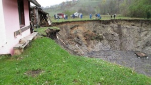Изчезна езеро в Босна, създаде паника