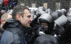 Кличко към протестиращите в Киев: Без борба няма победа!