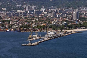 Ограничен е трафикът на кораби в пристанище Варна