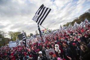 40 хил. протестират срещу данък във Франция