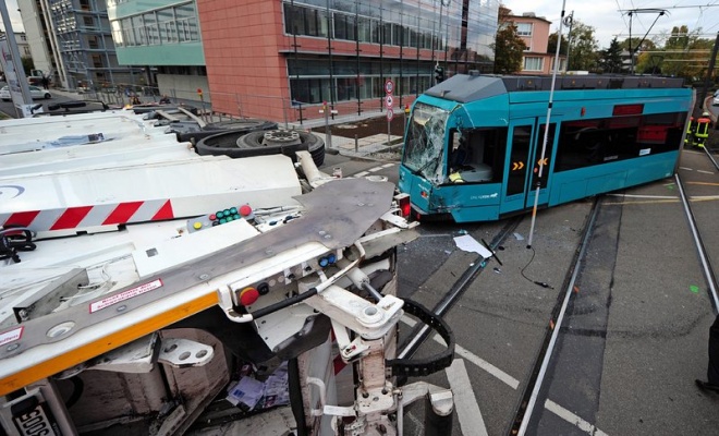 Два трамвая се сблъскаха в Сараево, 45 ранени