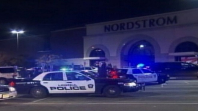 Двама загинали при стрелба в търговски център в САЩ