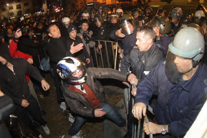 МВР издирва хулигани от протестите в София на 12 ноември