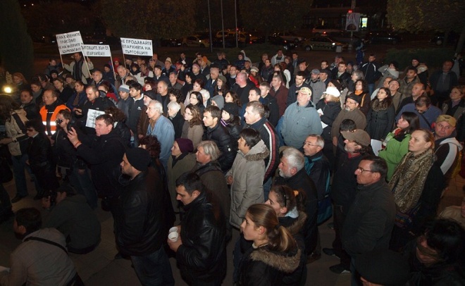 Протестно бдение "За морал в църквата" във Варна