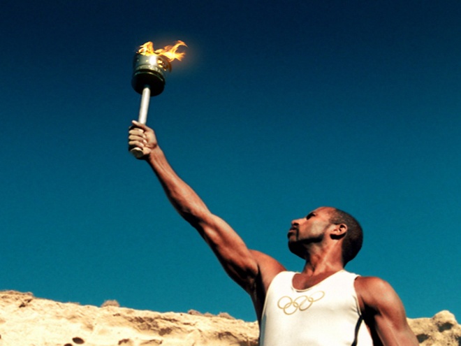 Факлоносец се подпали с олимпийския огън
