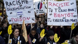 Протест в Тулуза в подкрепа на цветнокожа министърка