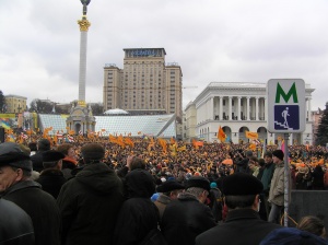 Щурмуват украинското президентство с булдозер