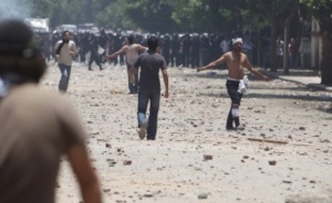 Сълзотворен газ срещу студенти в Кайро