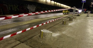 Два автомобила се удариха в подлеза на НДК