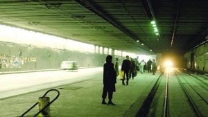 Пиян бездомник запали тунела на НДК