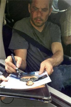 Фейсбук полудя: Пол Уокър е жив!