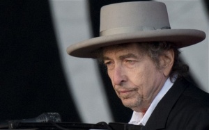 Боб Дилън е разследван за расова омраза