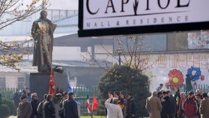 В Скопие вдигнаха 6-метров паметник на Тито