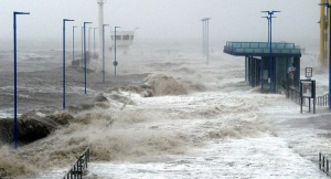 Транспортен хаос и жертви заради бурята в Европа