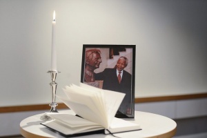 Десет дни траурни церемонии за Нелсън Мандела