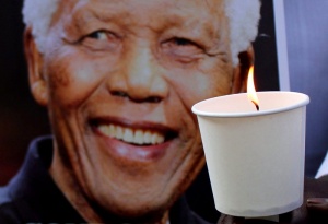 Погребват Мандела на 15 декември