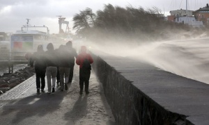 Ураганът Ксавер помете Северна Европа