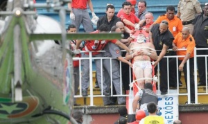 Един убит, ранени и арести след кърваво меле на стадион в Бразилия