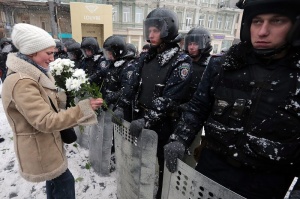 Полицията готова за атака срещу протестиращите в Киев