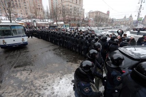 Украинските вътрешни войски премахват лагера на протестиращите