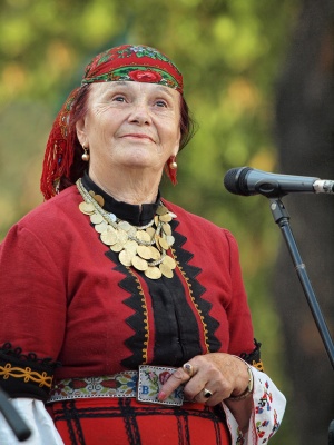 Валя Балканска: Ефрем Моллов му скачат скакалци в главата