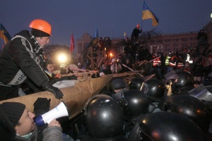 Осем задържани на снощните протести в Киев