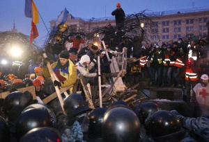Украинската милиция щурмува окупираното кметство в Киев