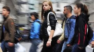 Лек спад на младежката безработица