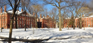 Евакуират Харвард заради информация за бомба