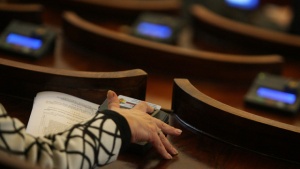Парламентът бави създаването на комисия  „Бисеров“
