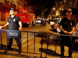 Полицията в Турция задържа синовете на трима министри заради корупция