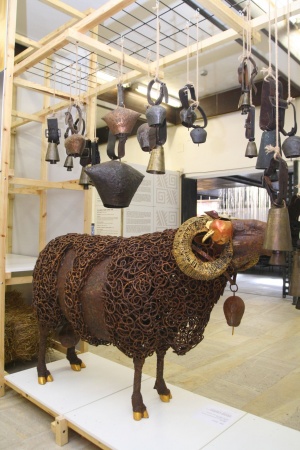 Коледна изложба в НИМ: „Славите ли Млада Бога!“