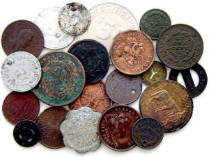 Старинна гривна и монета бяха открити в къща във Врачанско