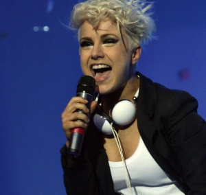 Поли Генова събира пари за паметник на Тодор Колев