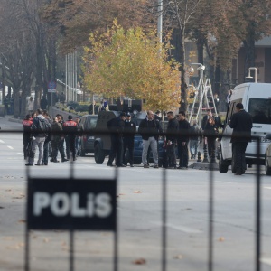 Трети министър в Турция подаде оставка заради корупция