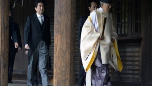 Японският премиер си навлече гнева на САЩ, Китай и Южна Корея