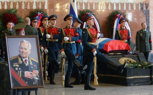 Калашников бе погребан с почести край Москва