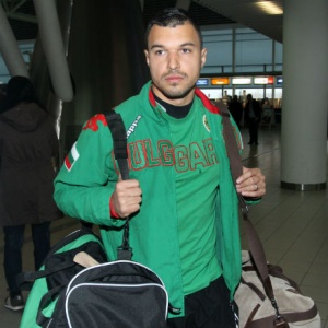 Южна Корея иска Божинов