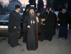 Митрополит Йоан служи литургия за Неделя след Рождество