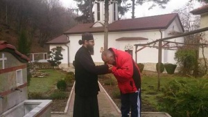 Борисов изминава поход до манастир часове преди НГ