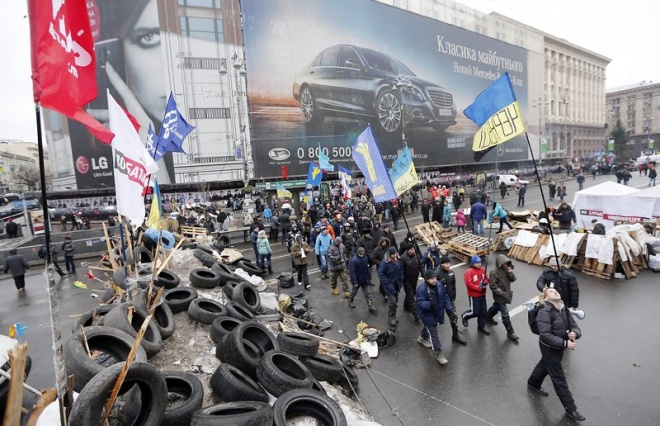 Киевчани не се отзоваха за изчистване на барикадите в града