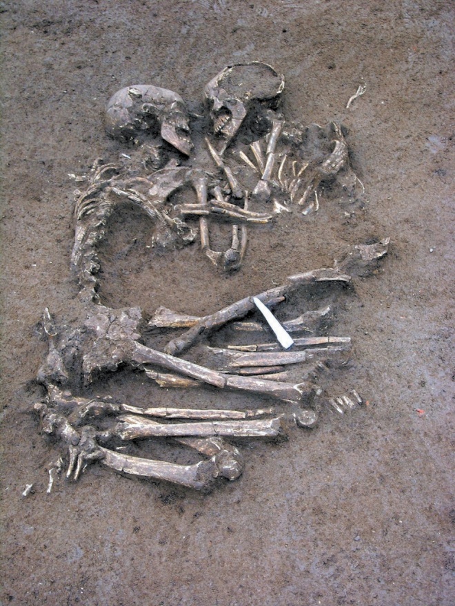 Скелети на двойка влюбени откриха в Сибир