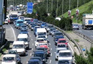 Гърци масово връщат номерата на колите си