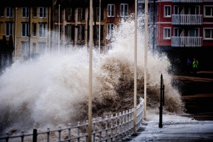 Нова буря в Западна Европа, най-малко петима в неизвестност