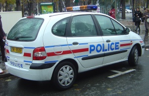 Откриха кола с килограм експлозив в Париж
