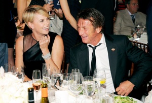 Шон Пен и Чарлийз Терон потвърдиха, че са двойка