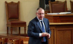 Станишев разочарован: Калфин смени отбора в последната минута