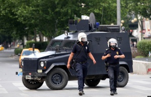 Задържаха 25 души при антитерористична акция в Турция