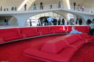 18 пострадали при пожар на летище „Кенеди“